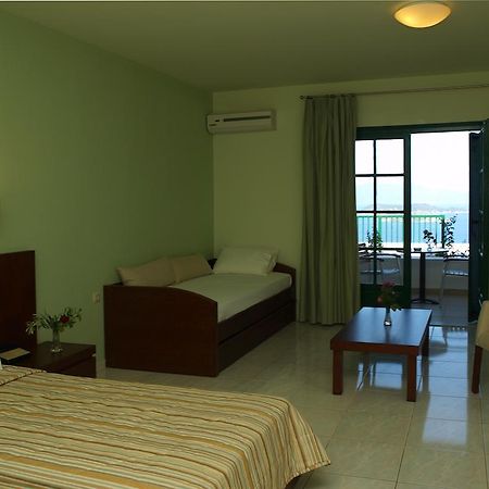 Skiathos Club Hotel & Suites Vasilias  Rum bild