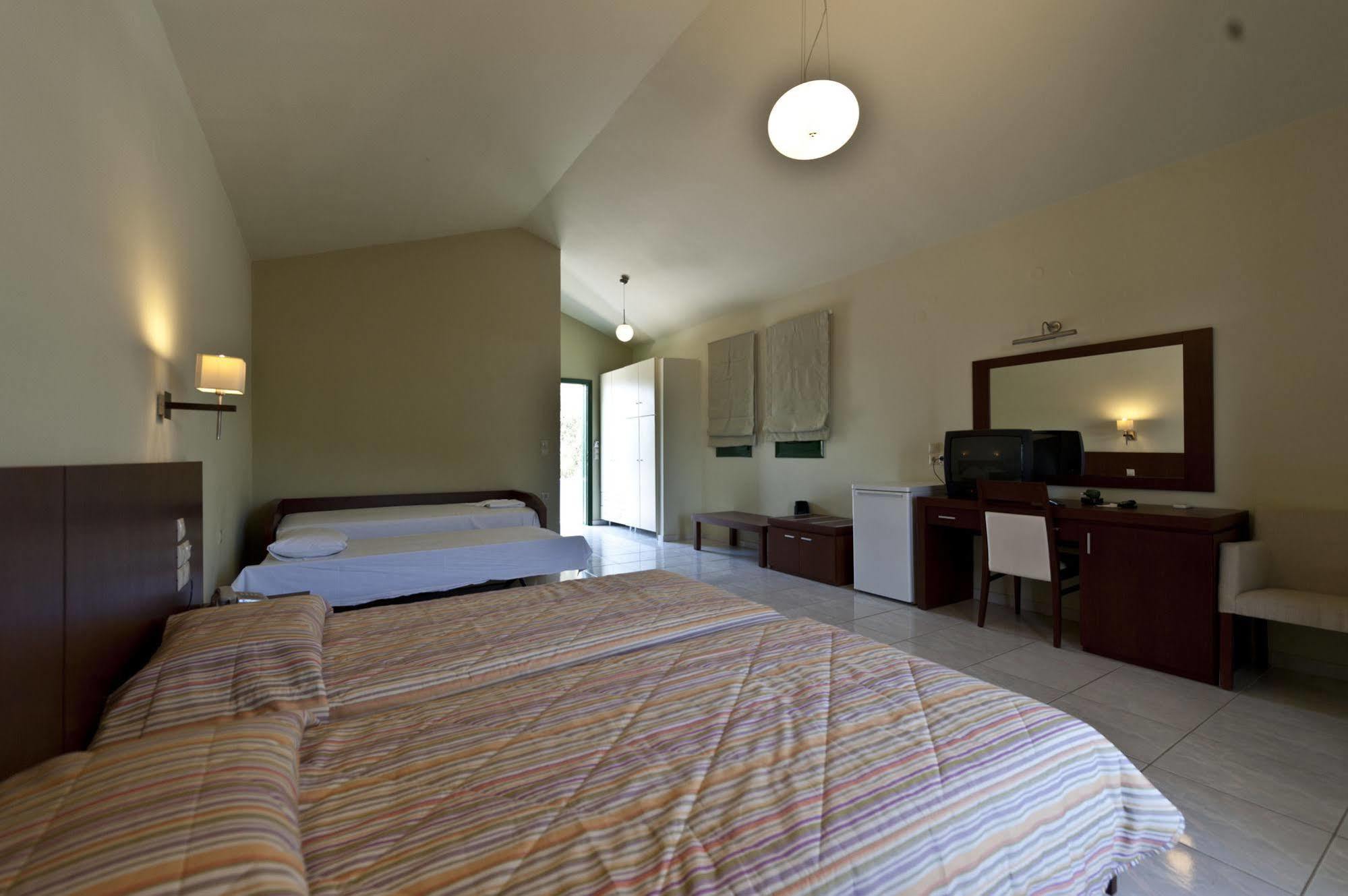 Skiathos Club Hotel & Suites Vasilias  Exteriör bild